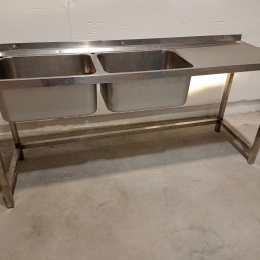 s/s sink with 2 tanks left